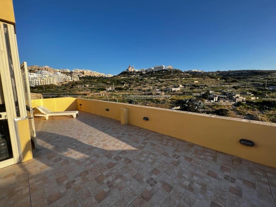 Conmal Penthouse In Mellieha Bay Apartment Екстериор снимка